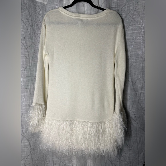 Mod|x Knit Long Sleeve Scoop Neck NWOT
Faux Fur, Trimmed Sweater Size  XS - Picture 4 of 7